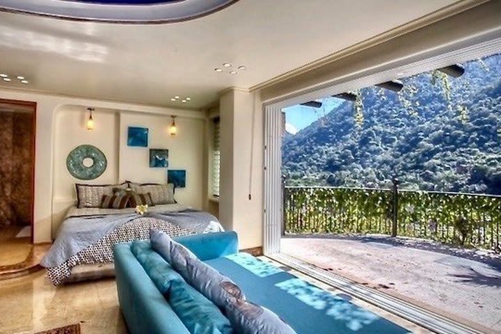 Guest room with balcony