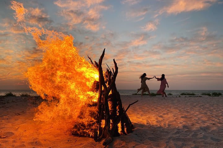 Se ofrecen rituales frente al fuego