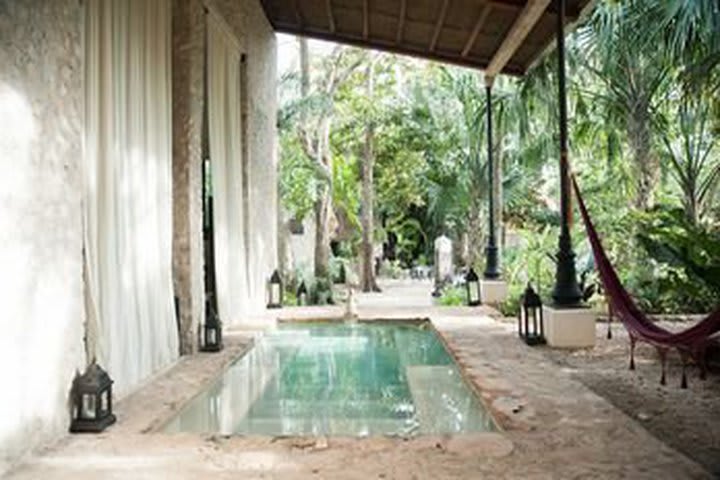 Panoramic view of the swimming pool of the suite