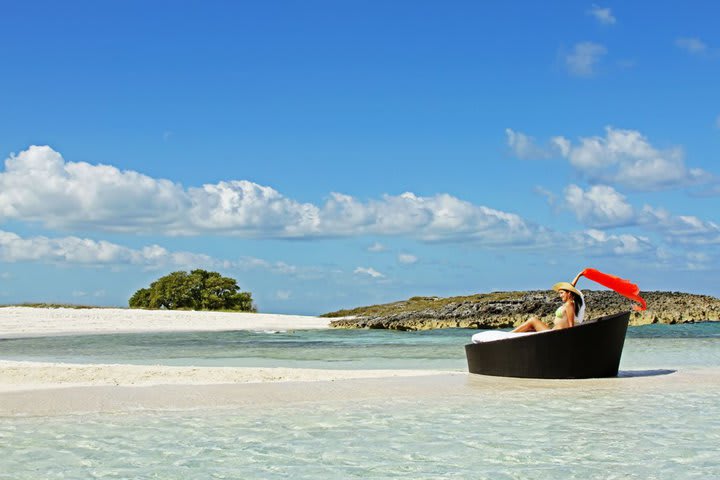 Cama para descansar en la playa