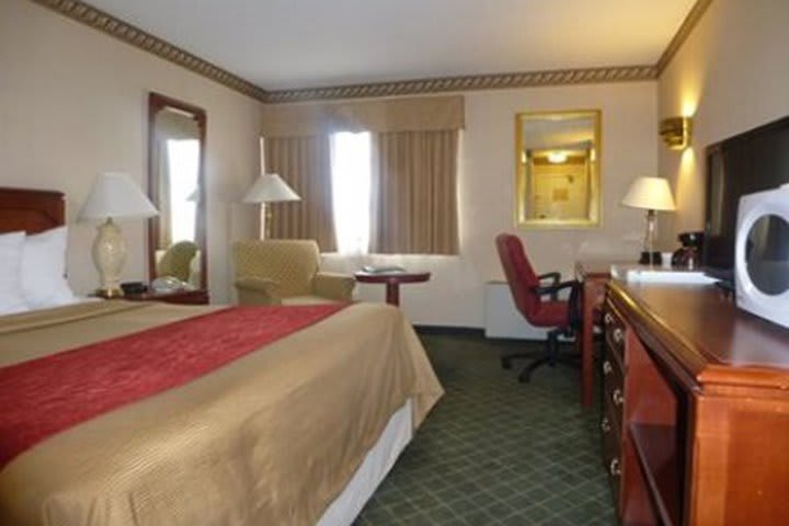 The Comfort Inn Meadowvale comprises 108 guest rooms