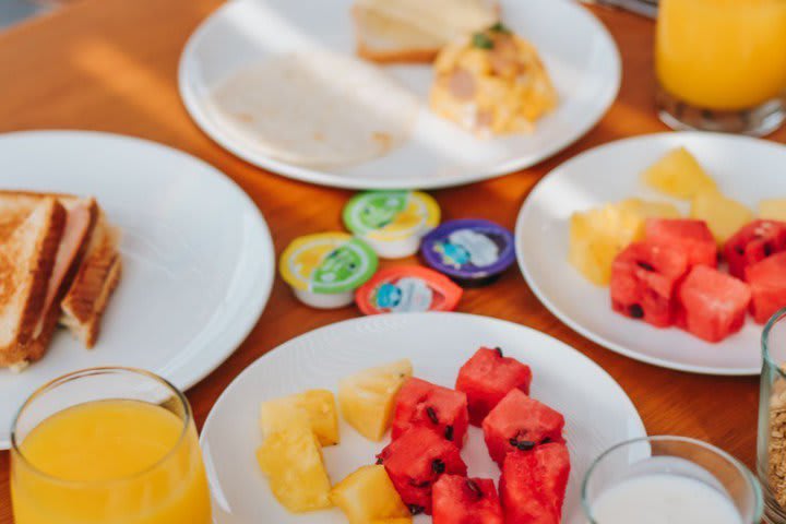 Se ofrece desayuno americano