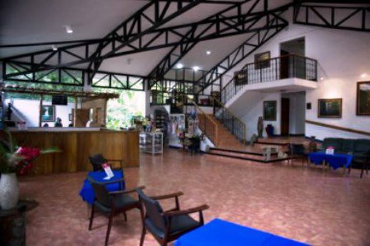 Interior del hotel Aeropuerto SJO Airport en San José de Costa Rica