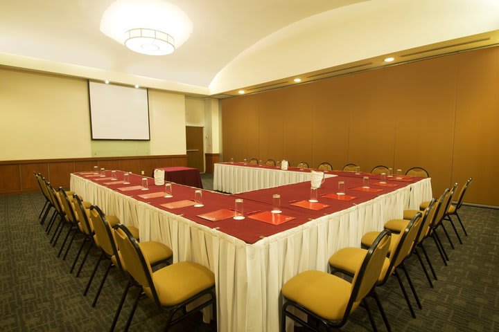 Boardroom with U-shape set up