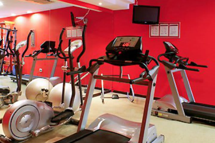 Fitness center at Mercure in Porto Alegre
