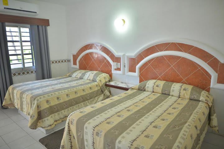 Standard room with 2 double beds