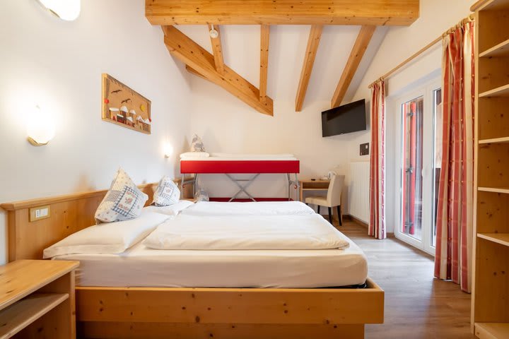 Img - Habitación cuádruple estándar, vistas a la montaña