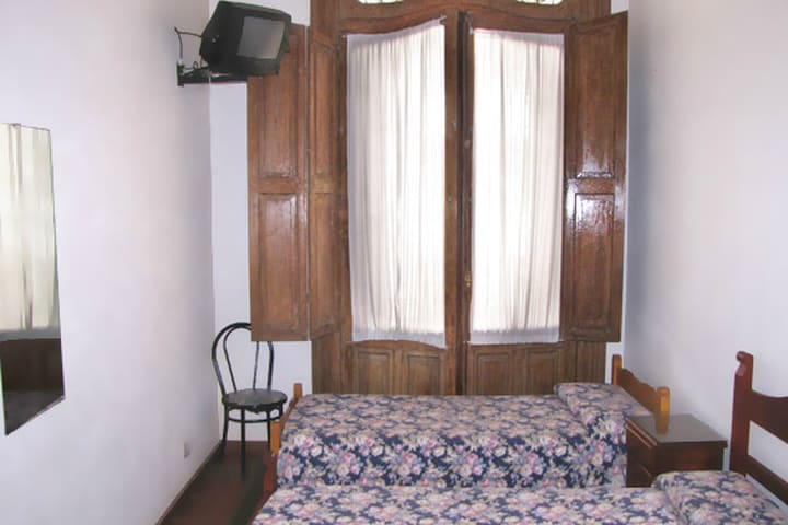 Habitación del Derby Home Hotel en Buenos Aires