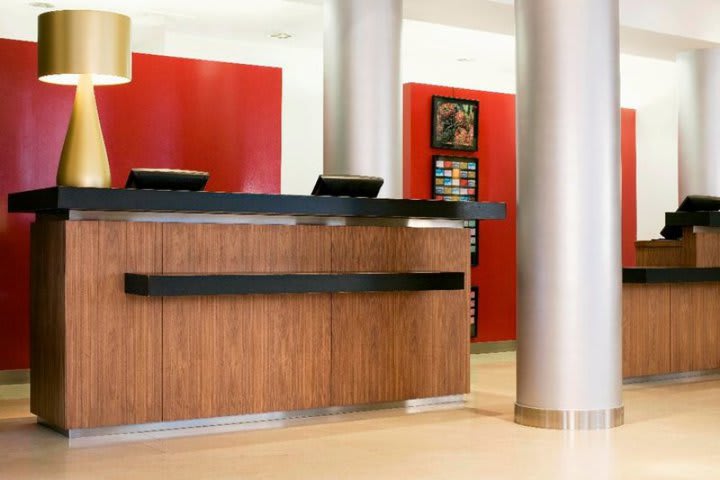 Front desk at Le Meridien Barcelona hotel