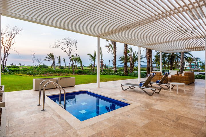 Preferred Club Presidential Suite Swim-Out Tropical View - PPVOO