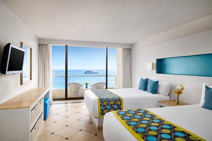 Deluxe double guest room with ocean view