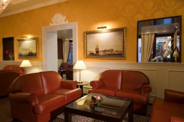 Lobby del Best Western Plus Felice Casati, hotel de negocios en Milán