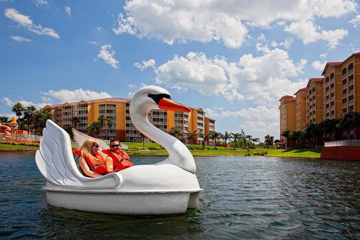 Botes para pasear por el lago