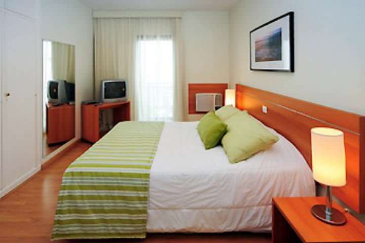 Standard guest room at the Mercure Rio de Janeiro Leblon Hotel
