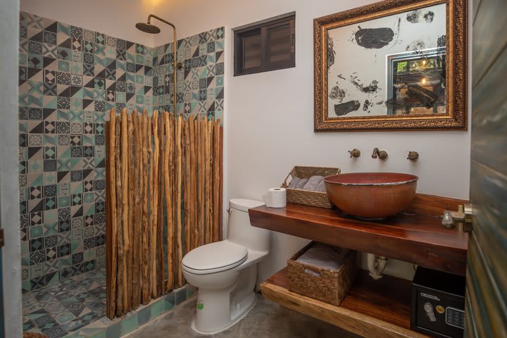 Baño de huéspedes