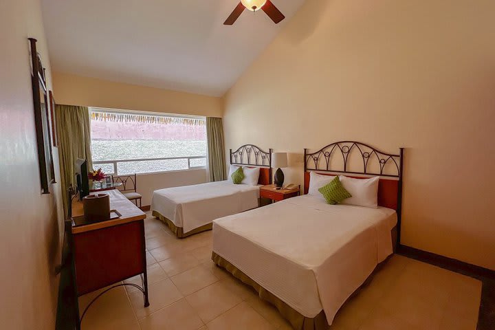 Deluxe double guest room