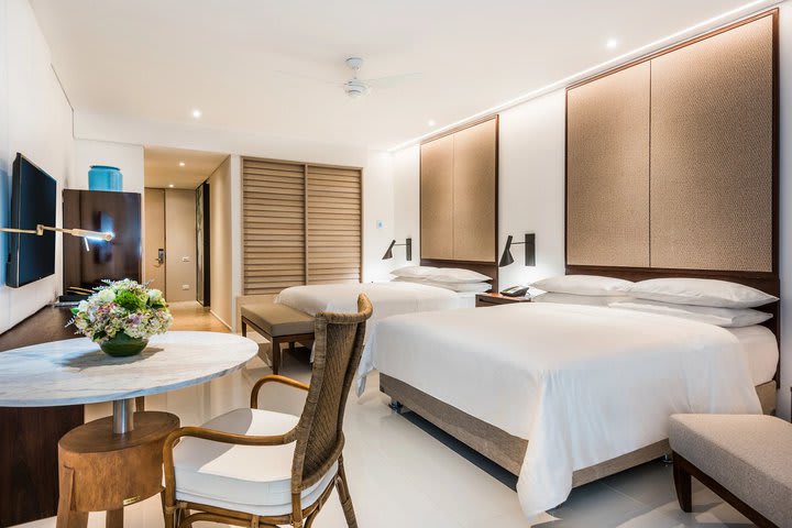 Junior suite doble vista parcial al mar