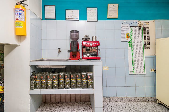 Estación de café en el lobby