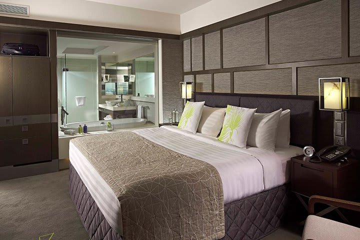 The Pan Pacific Singapore hotel offers 775 guest rooms