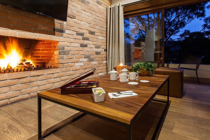 Sitting area with fireplace