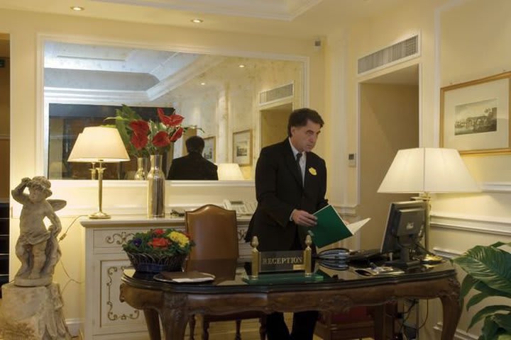 Recepción del Antico Palazzo Rospigliosi, hotel en Roma