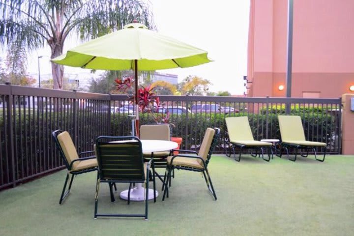 Terraza en el Hampton Inn closest to Universal, hotel en Orlando