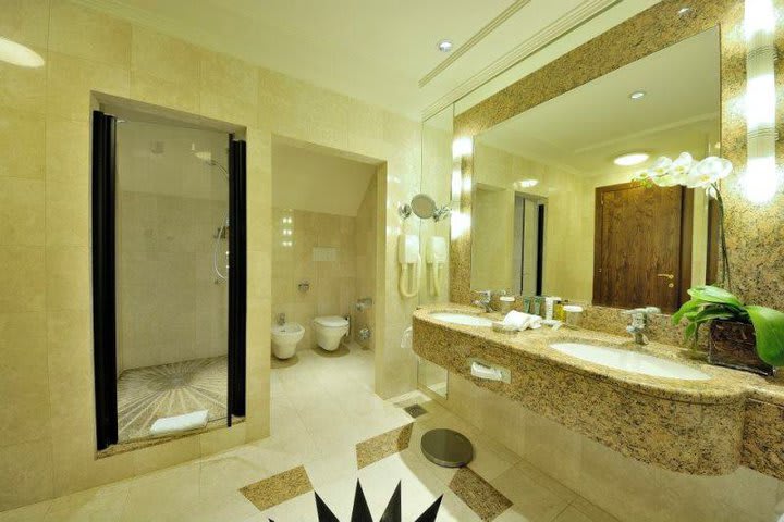 Baño de la suite presidencial del Hilton Milan