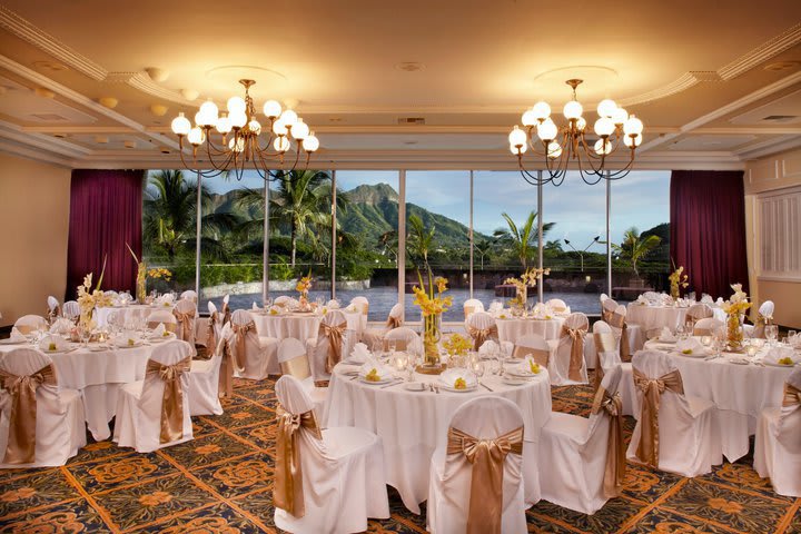 Salón Peacock en el Queen Kapiolani Hotel