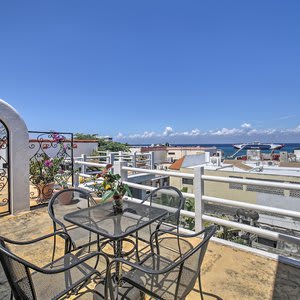 Gorgeous Penthouse Villa w/ Deck & Ocean Views!