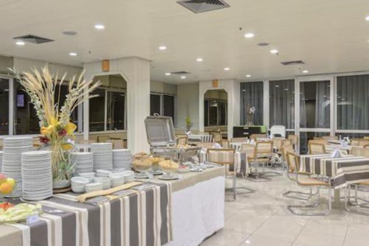 El hotel Tulip Inn Centro Histórico tiene salón de desayunos