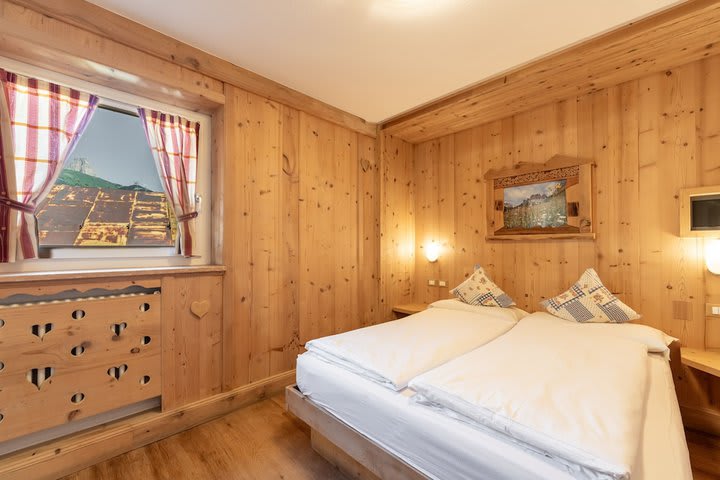 Img - Habitación económica con 1 cama doble o 2 individuales, vistas a la montaña