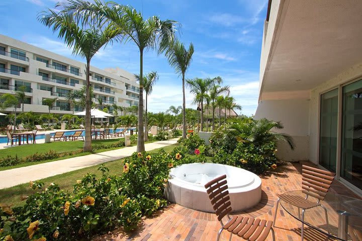 Some suites have a terrace with Jacuzzi