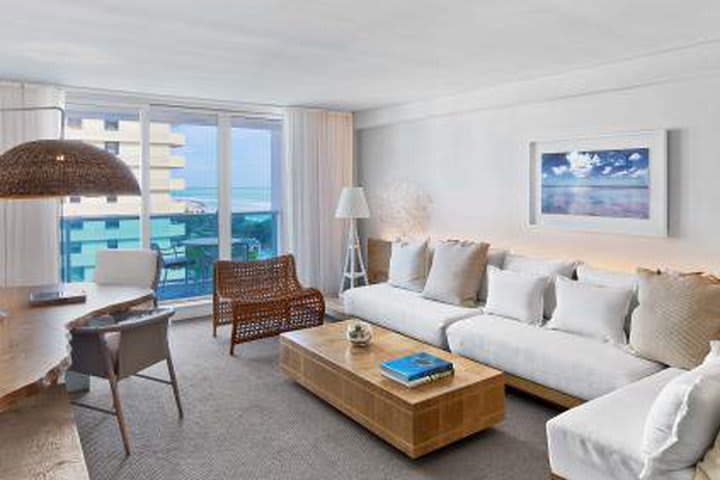 Ocean view one bedroom suite with balcony - O1STEB