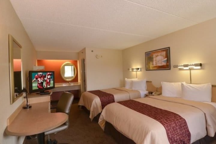 Double guest room at the Red Roof Inn San Antonio Airport