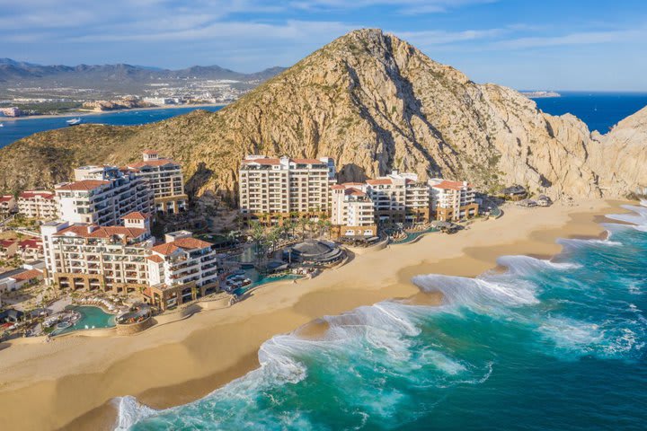 Beachfront hotel in Los Cabos