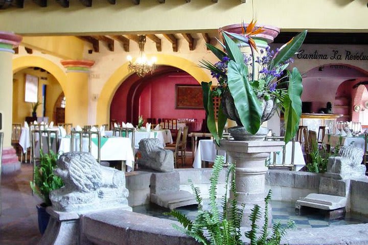 Fuente en el área del restaurante