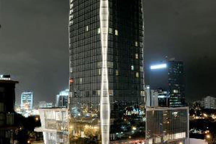 The Westin Lima Hotel & Convention Center de noche