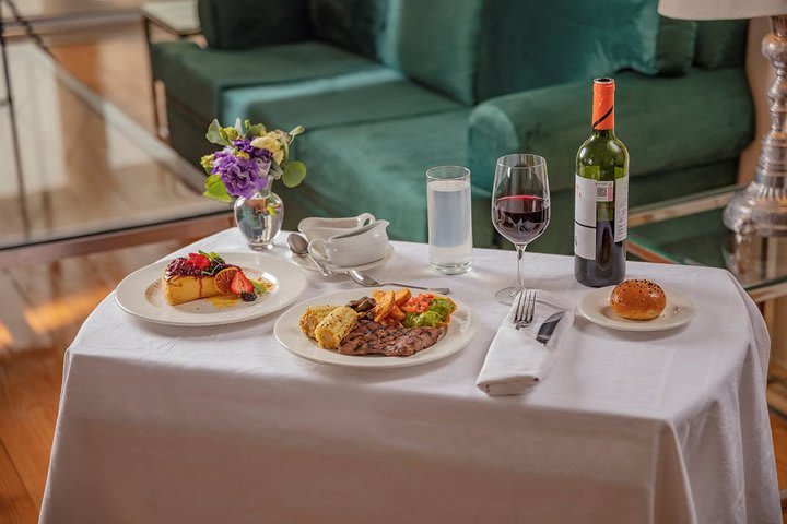 Comida de servicio a la habitación