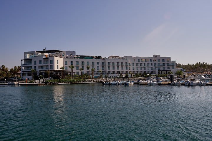 El hotel está en la Marina de Puerto Los Cabos