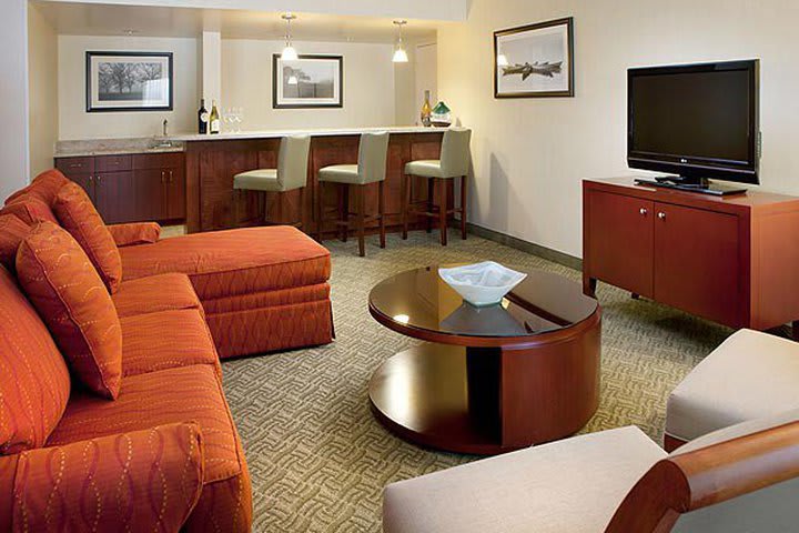 Sitting area in a suite at Courtyard by Marriott San Francisco Downtown