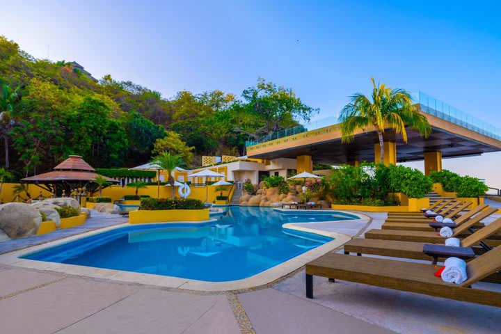 Freshwater pool in the beach club