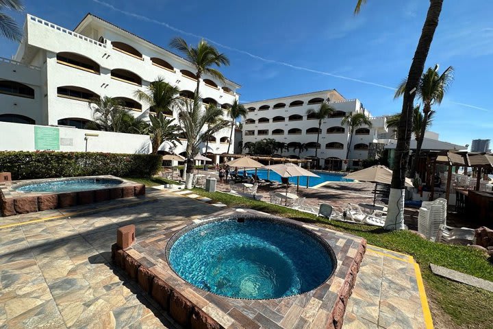 El hotel tiene jacuzzis