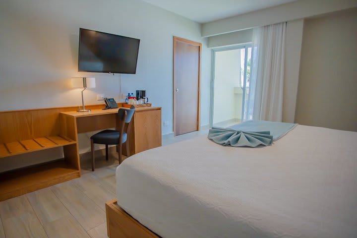 Deluxe king guest room with ocean view