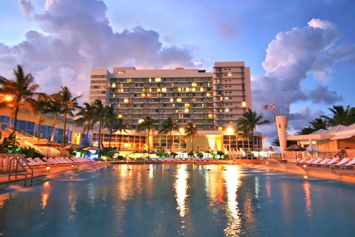 Atardecer en el hotel Deauville Beach Resort, Miami Beach