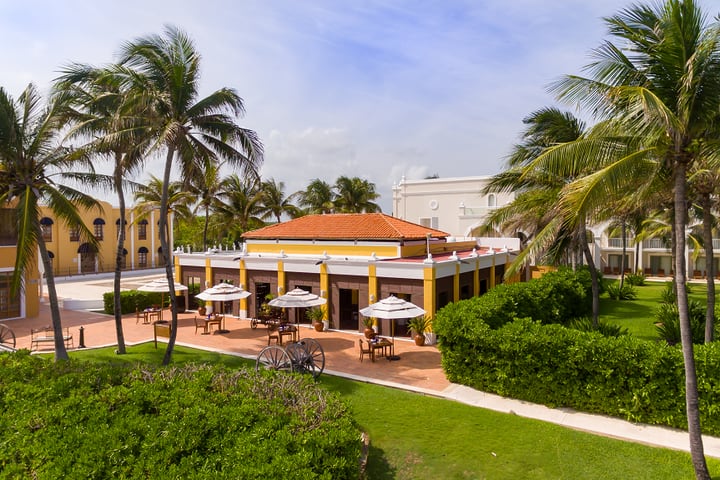 Vista exterior de un restaurante