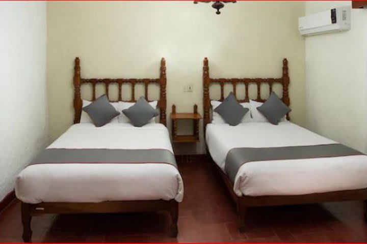 Standard guest room with 2 beds and ocean view