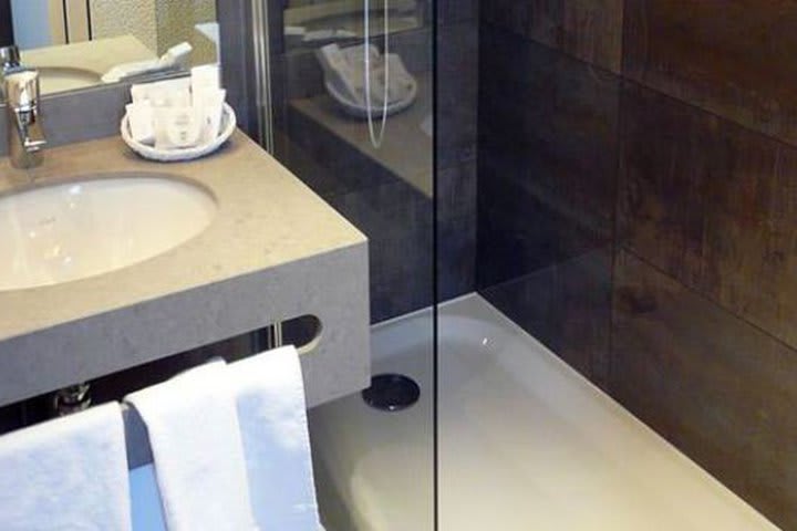 Baño de una habitación del Hôtel Cardinal Rive Gauche