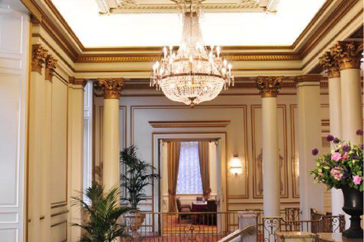 Decoración con detalles de lujo en el interior del The Fairmont Hotel Vancouver