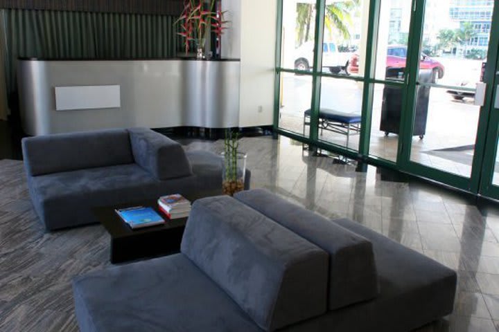 Área de descanso del lobby en el Sixty Sixty Resort en Miami Beach