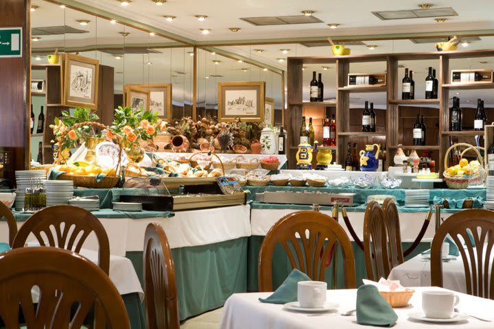 Disfruta del desayuno en el Gran Atlanta Hotel en Madrid